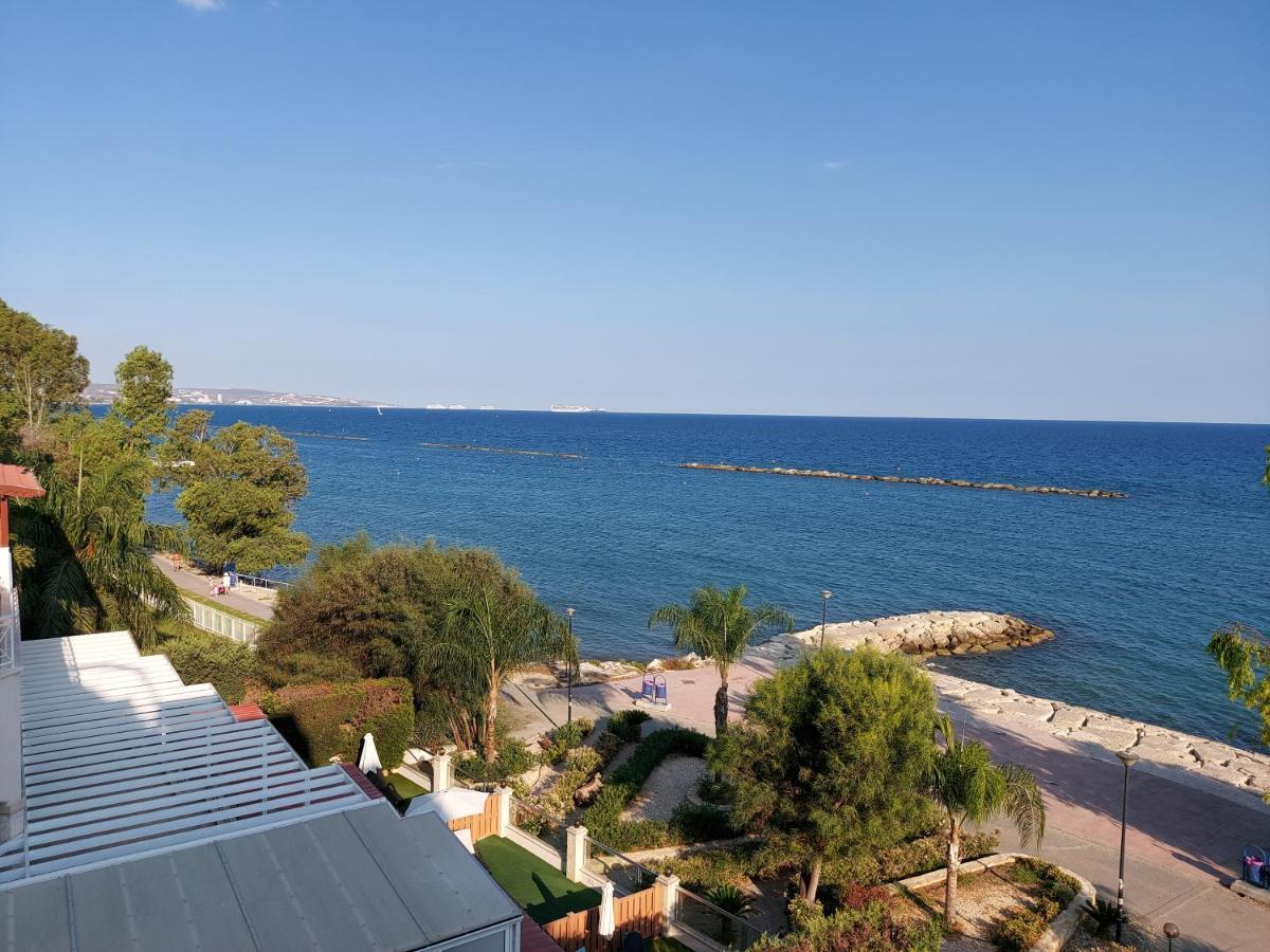 Galatex Beachfront 1St Line Sea View Suites - Best Location Peaceful Green Place Limassol Exterior photo